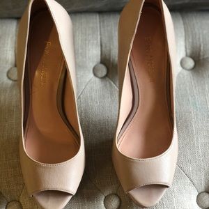 Enzo nude peep toe pumps